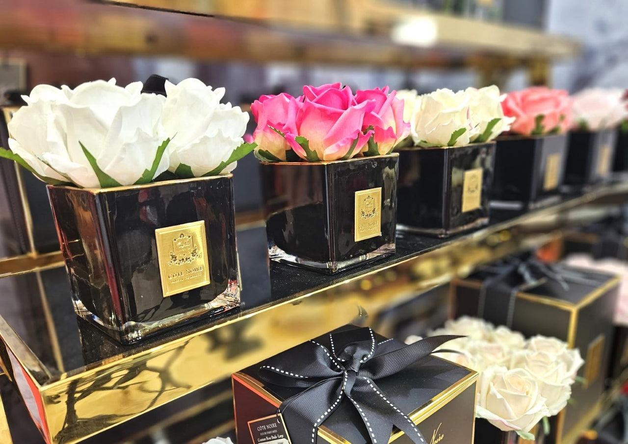 Cote Noire Couture 4 Rose Buds - Square Black Vase Gold & Magenta - SVB407
