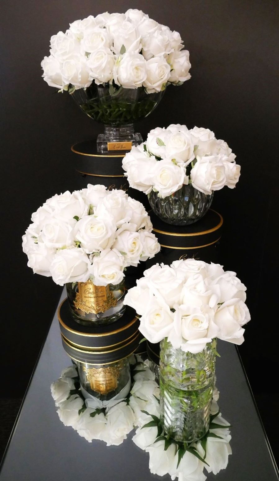 Cote Noire Luxury Centrepiece 37 Rose Bud Bouquet - White & Gold Badge - CPRB11