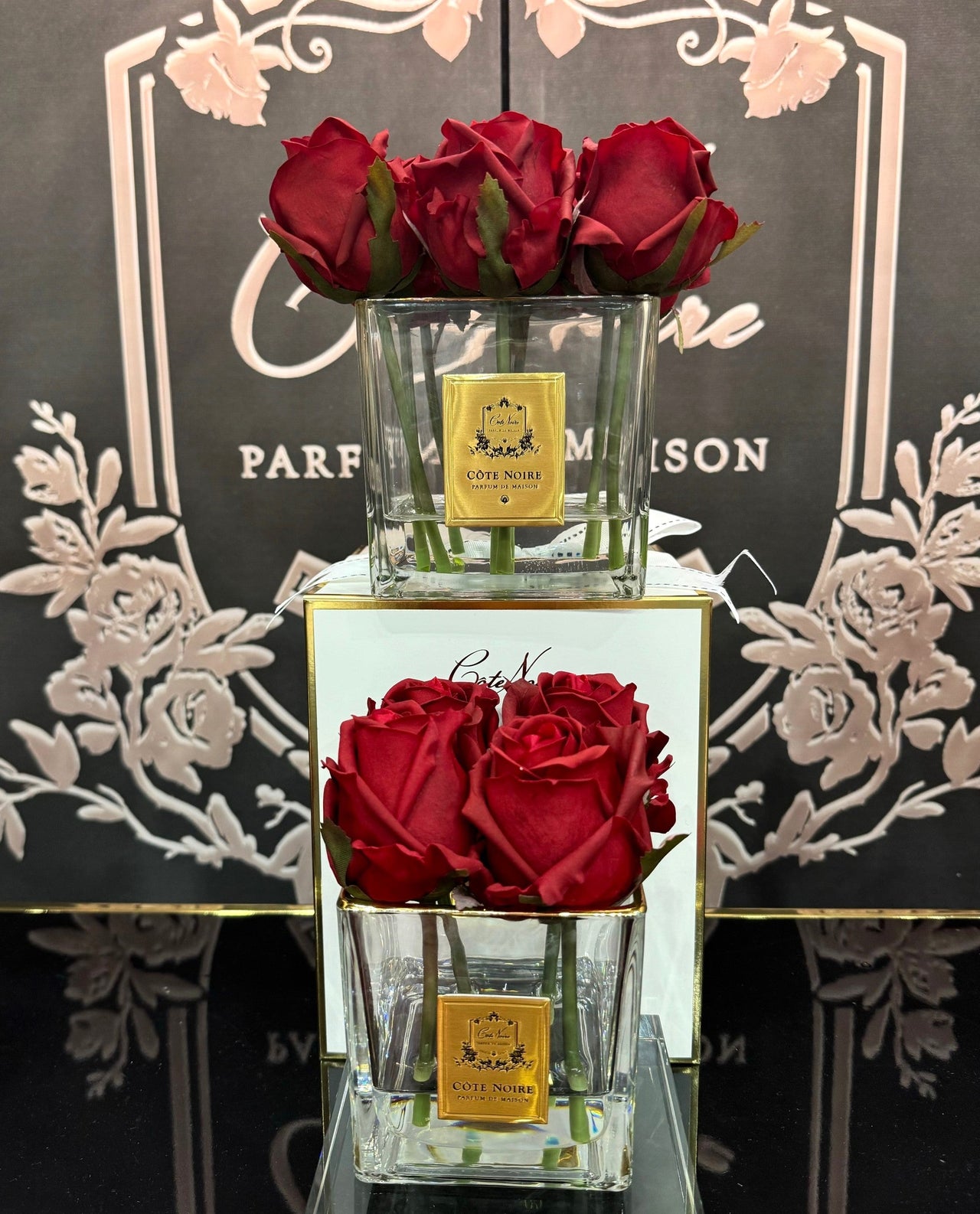 ** LIMITED ** Cote Noire Couture 9 Rose Buds - Square Clear Vase Gold & Red - SVC904