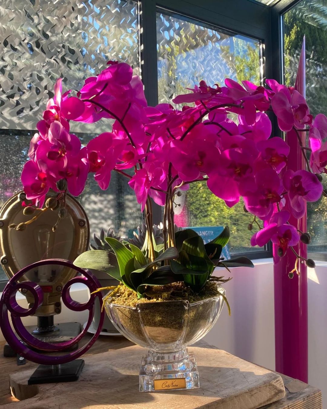 Cote Noire Luxury Centrepiece Orchid Bouquet - Fuchsia & Gold badge - CP009