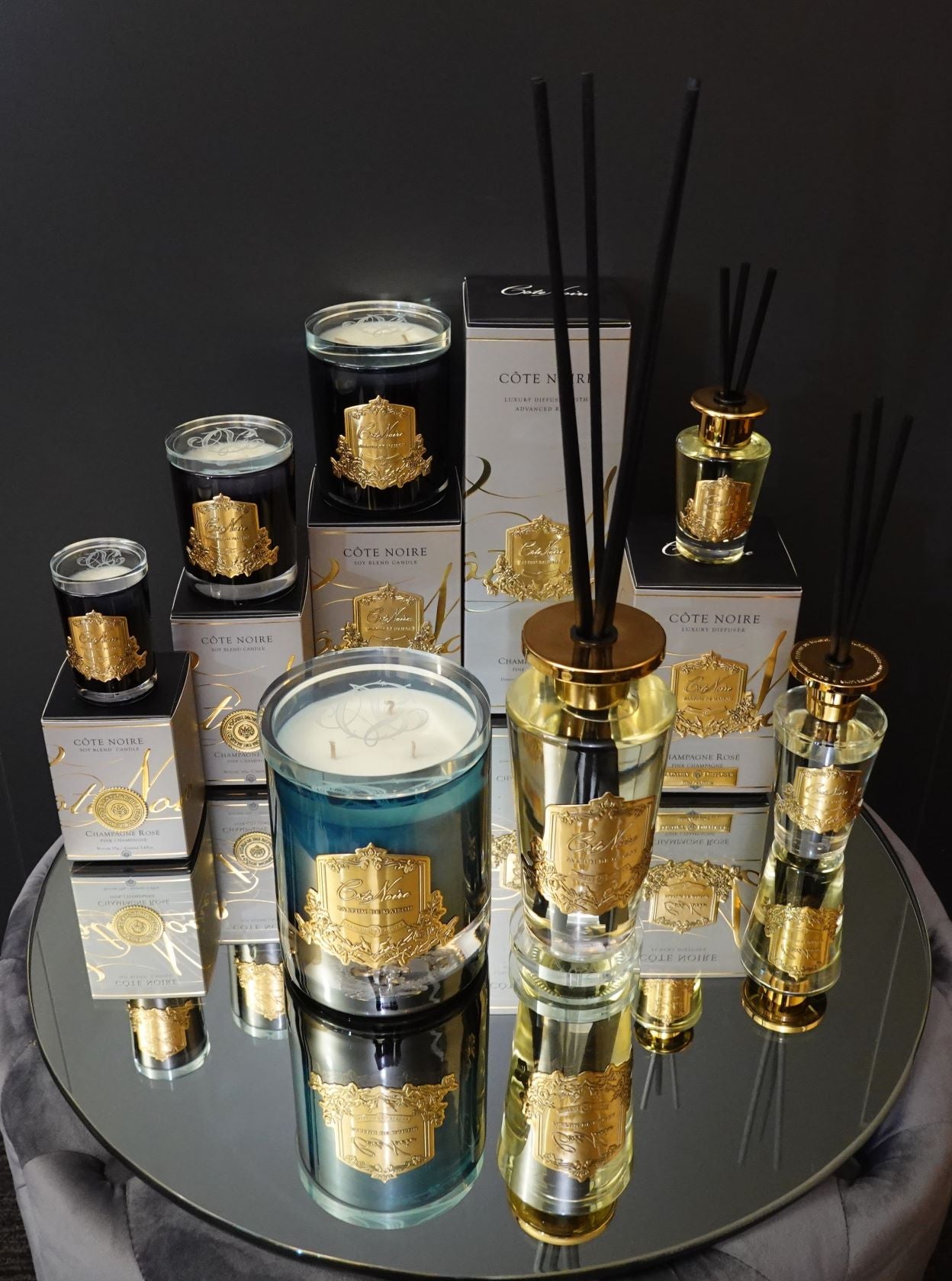 Cote Noire 450g Candle - Dark Vessel with Gold Badge - Pink Champagne