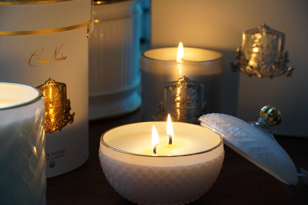 Cote Noire Round Art Deco Candle - White & Gold- Jasmine Flower Tea - GML30003