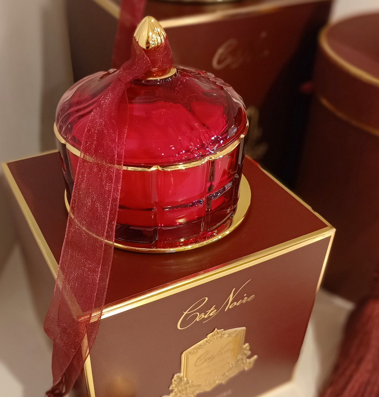 Cote Noire Art Deco Candle - Red & Gold - Rose Oud - GML45017
