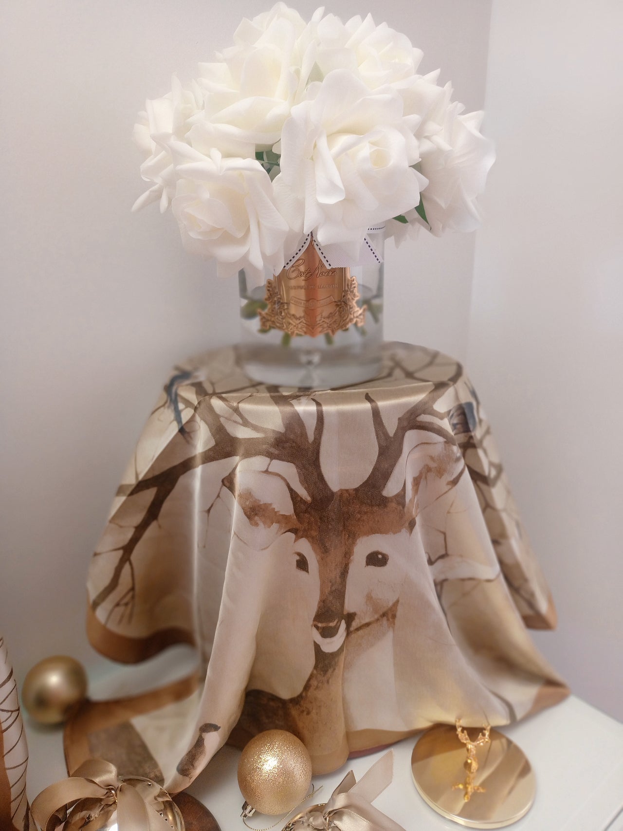 Cote Noire Luxury Grand Bouquet - White - Gold Badge - LTW11