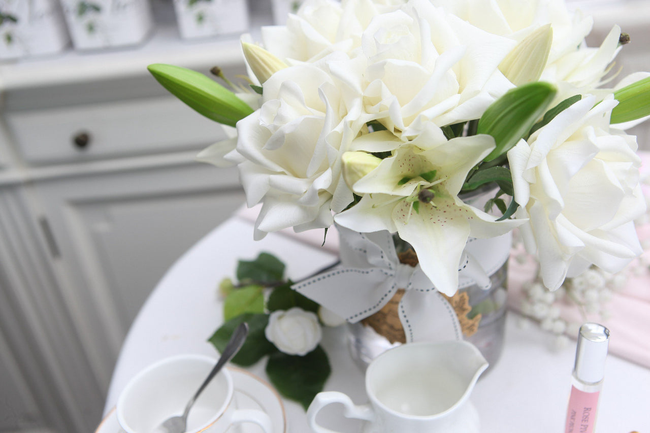 Cote Noire Luxury Lilies & Roses - White - Silver Badge - LRL01